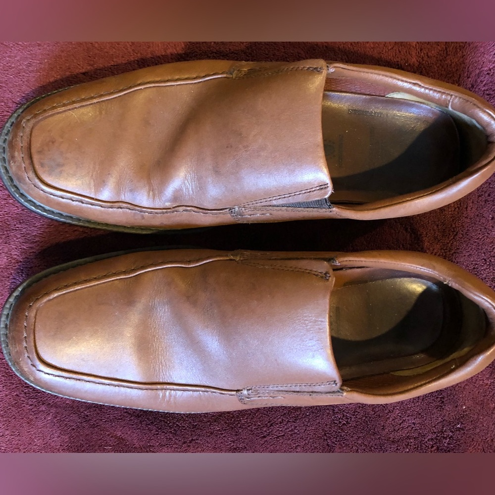Mens all leather JOHNSTON AND MURPHY brown slip on dress shoes.